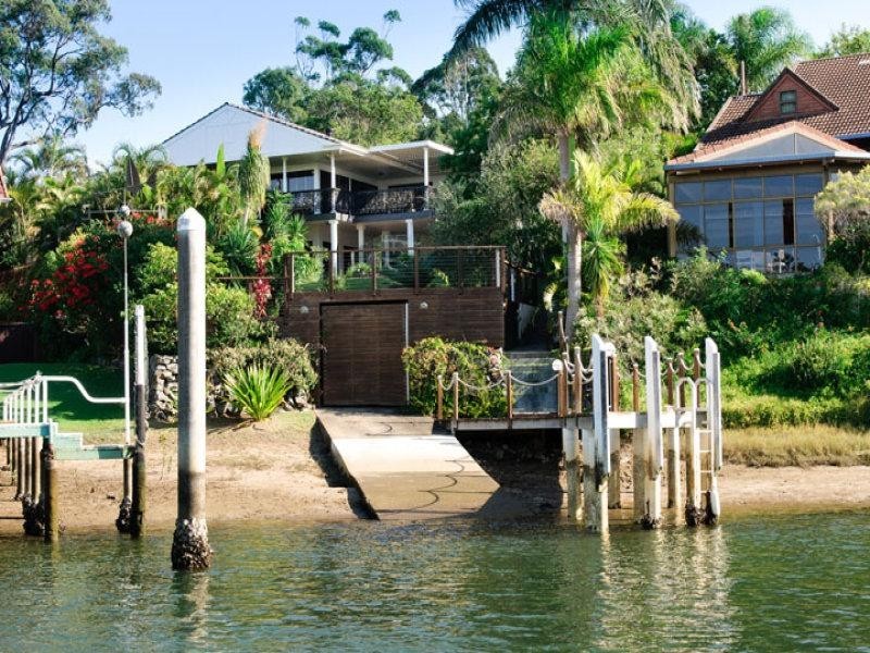 19 Wildash Street, Southport QLD 4215