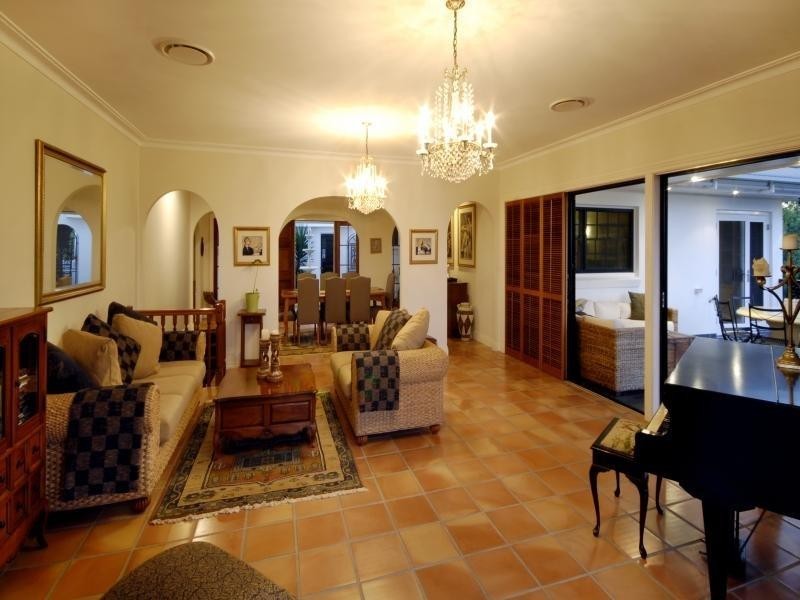 19 Wildash Street, Southport QLD 4215