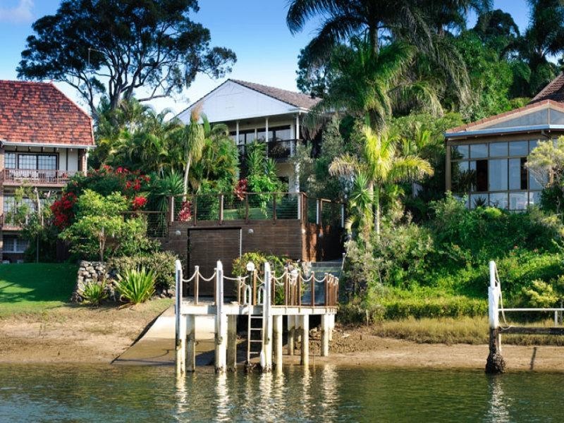 19 Wildash Street, Southport QLD 4215