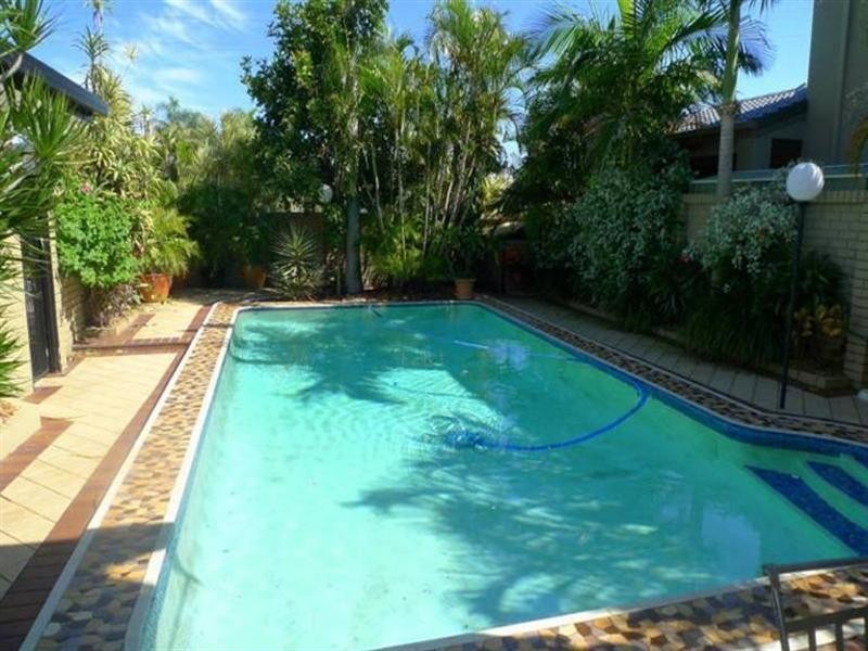 000 Clear Island Road, Broadbeach Waters QLD 4218
