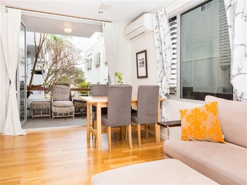 2/20 Tamborine Street, Mermaid Beach QLD 4218