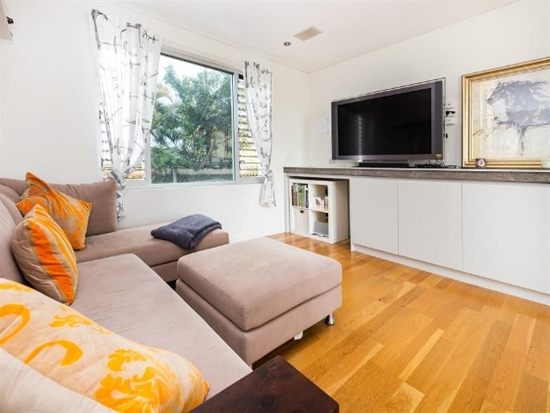 2/20 Tamborine Street, Mermaid Beach QLD 4218