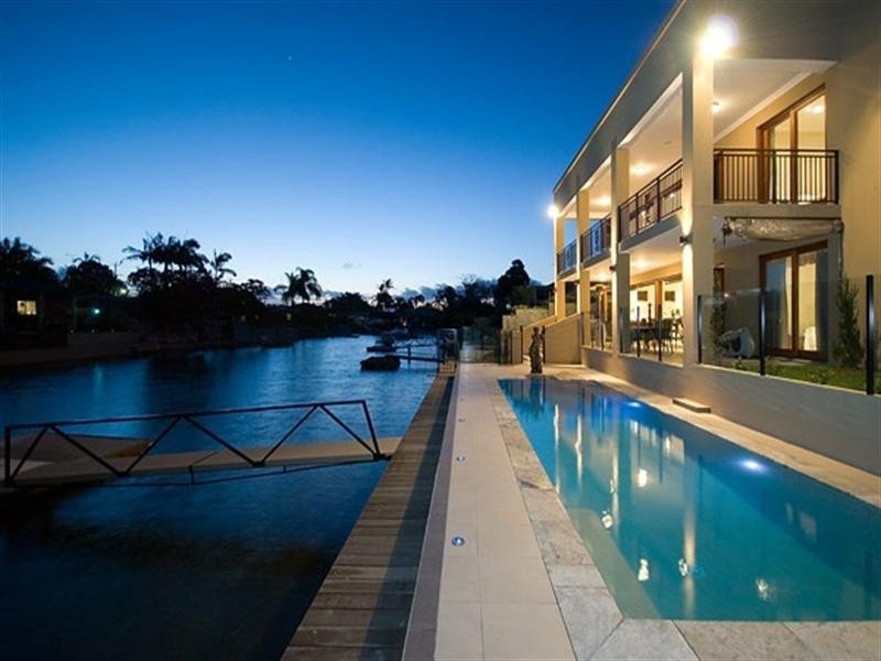 14 Monte Vista Court, Broadbeach Waters QLD 4218