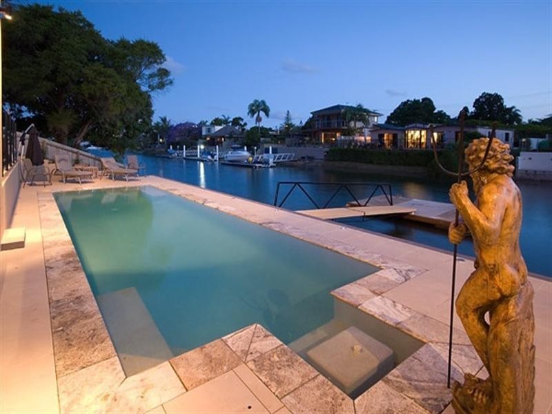 14 Monte Vista Court, Broadbeach Waters QLD 4218