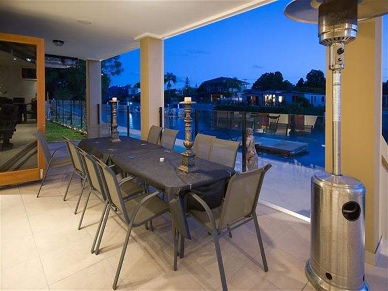 14 Monte Vista Court, Broadbeach Waters QLD 4218