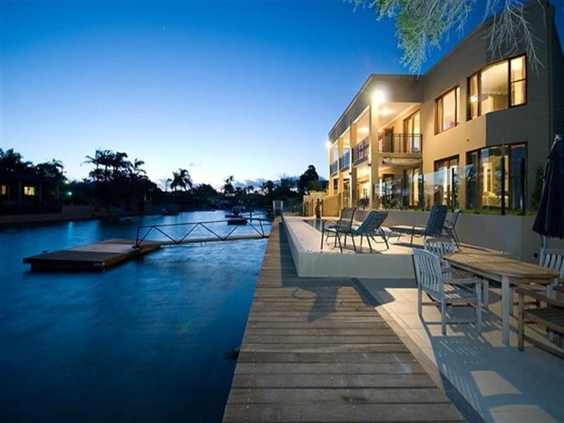 14 Monte Vista Court, Broadbeach Waters QLD 4218