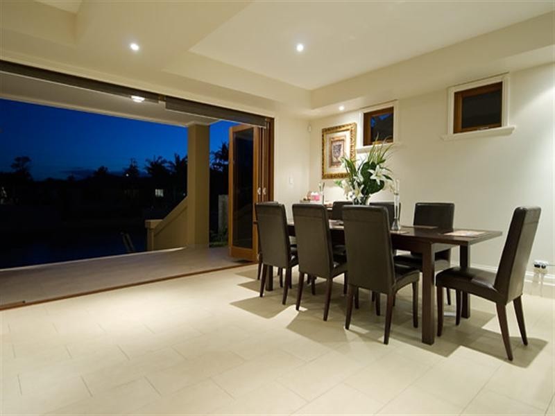 14 Monte Vista Court, Broadbeach Waters QLD 4218