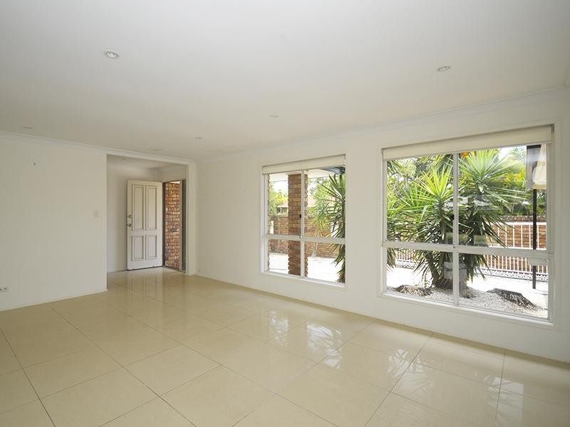 11 Peninsula Court, Mermaid Waters QLD 4218