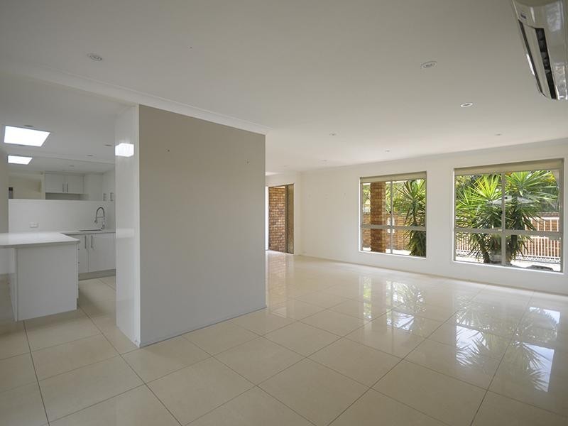11 Peninsula Court, Mermaid Waters QLD 4218