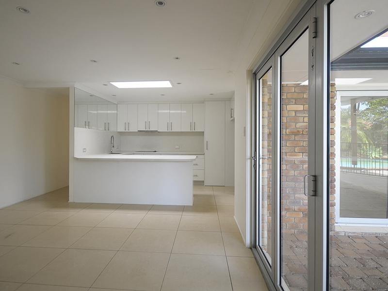 11 Peninsula Court, Mermaid Waters QLD 4218