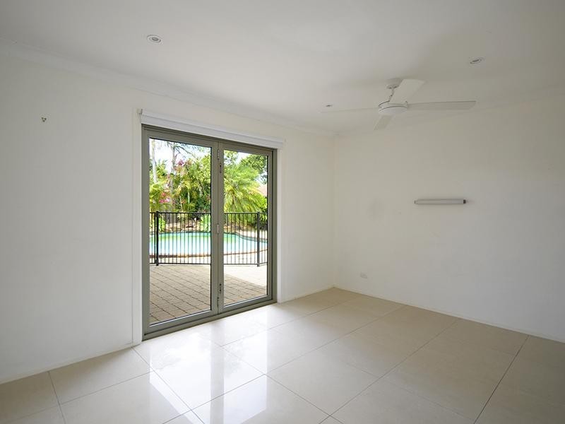 11 Peninsula Court, Mermaid Waters QLD 4218