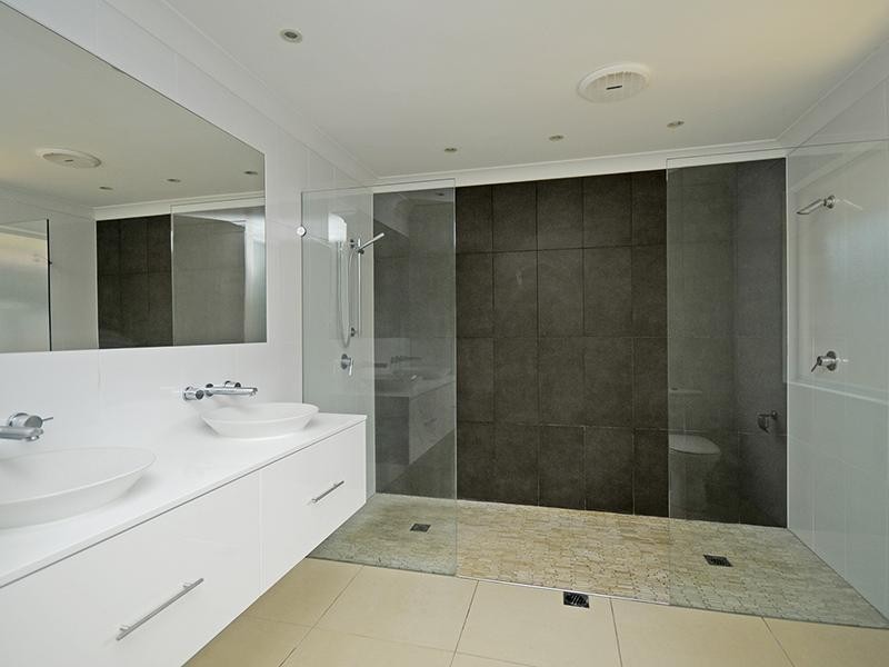 11 Peninsula Court, Mermaid Waters QLD 4218