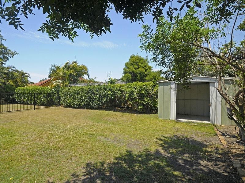 11 Peninsula Court, Mermaid Waters QLD 4218