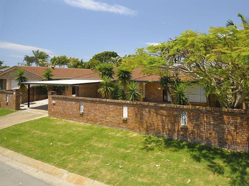 11 Peninsula Court, Mermaid Waters QLD 4218