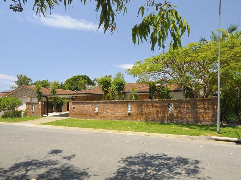 11 Peninsula Court, Mermaid Waters QLD 4218