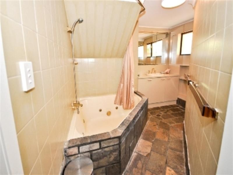 62 Ocean Parade, Burleigh Heads QLD 4220