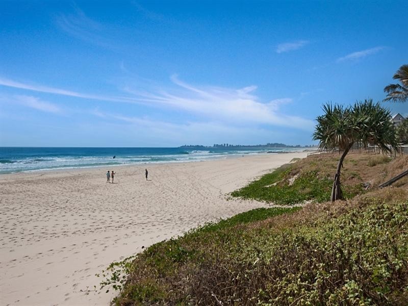 302 ” Waves on Currumbin ” 2 Tomewin Street, Currumbin QLD 4223