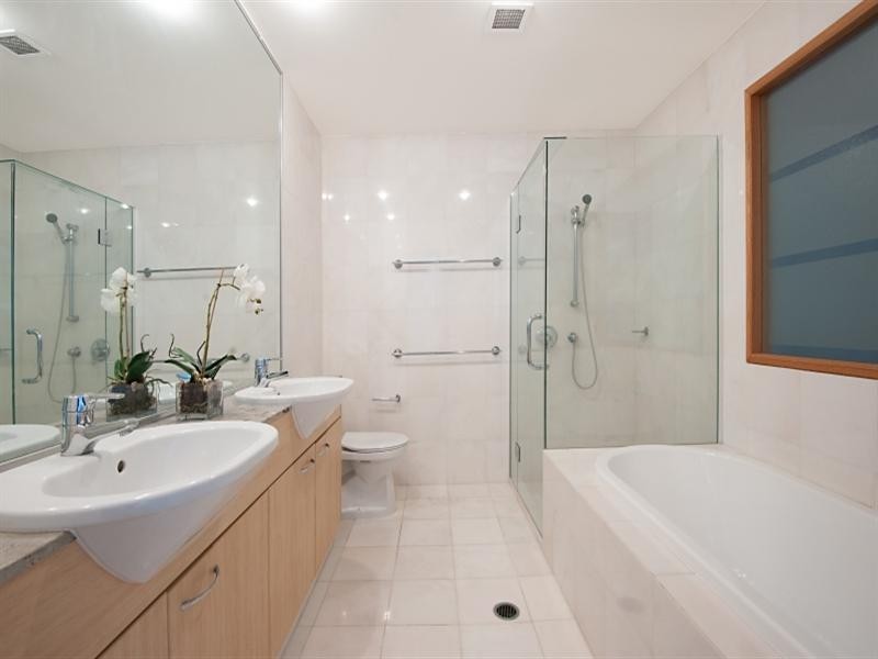 302 ” Waves on Currumbin ” 2 Tomewin Street, Currumbin QLD 4223