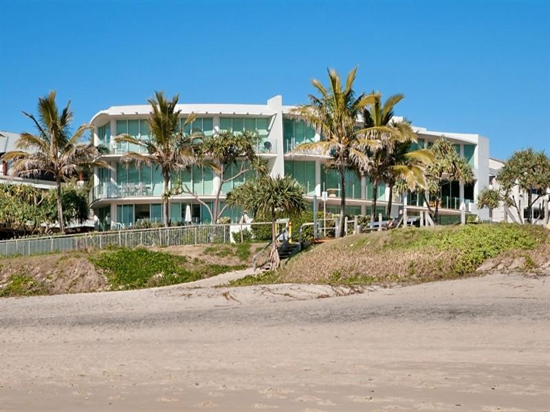 302 ” Waves on Currumbin ” 2 Tomewin Street, Currumbin QLD 4223