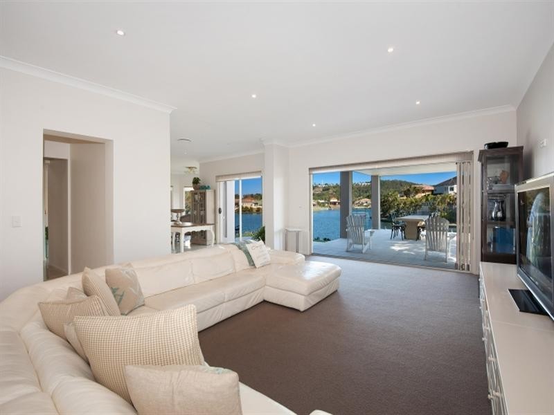 15 St Helens Court, Burleigh Waters QLD 4220