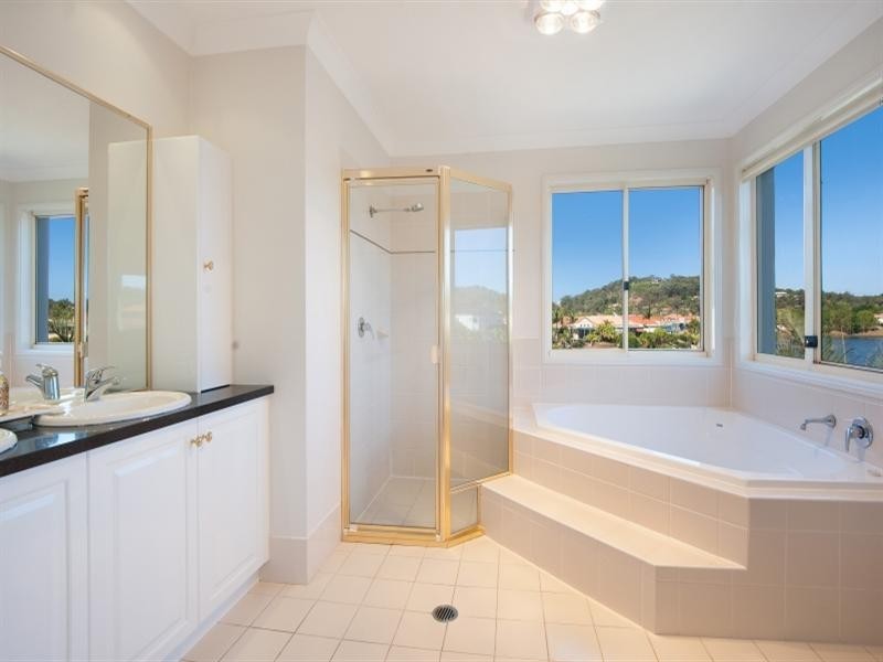 15 St Helens Court, Burleigh Waters QLD 4220