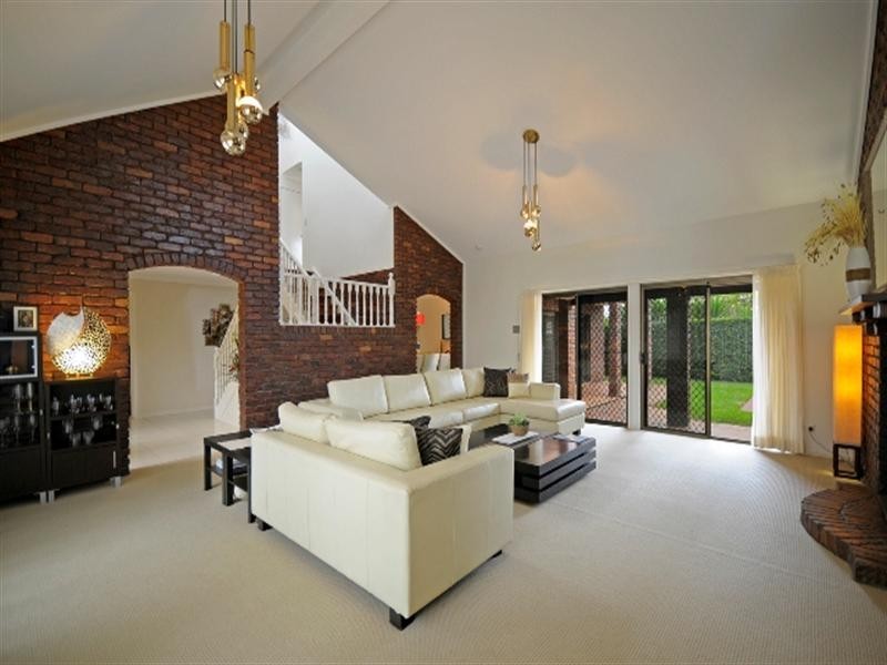 13 Compass Court, Mermaid Waters QLD 4218