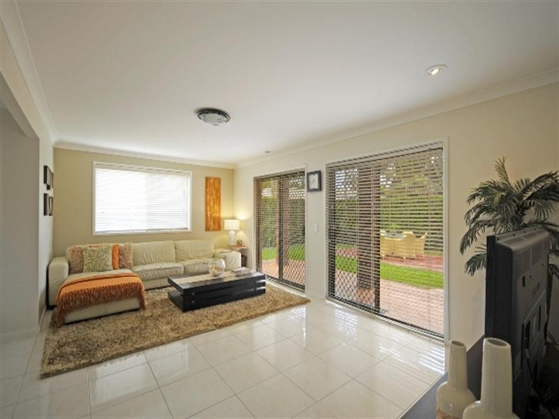 13 Compass Court, Mermaid Waters QLD 4218