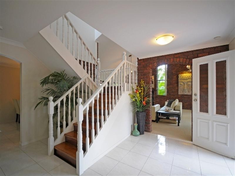 13 Compass Court, Mermaid Waters QLD 4218