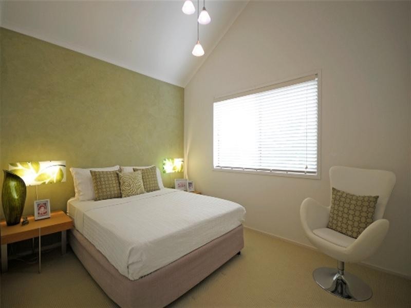 13 Compass Court, Mermaid Waters QLD 4218