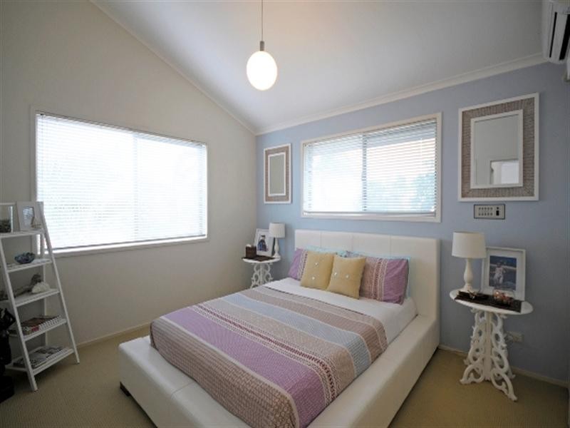 13 Compass Court, Mermaid Waters QLD 4218