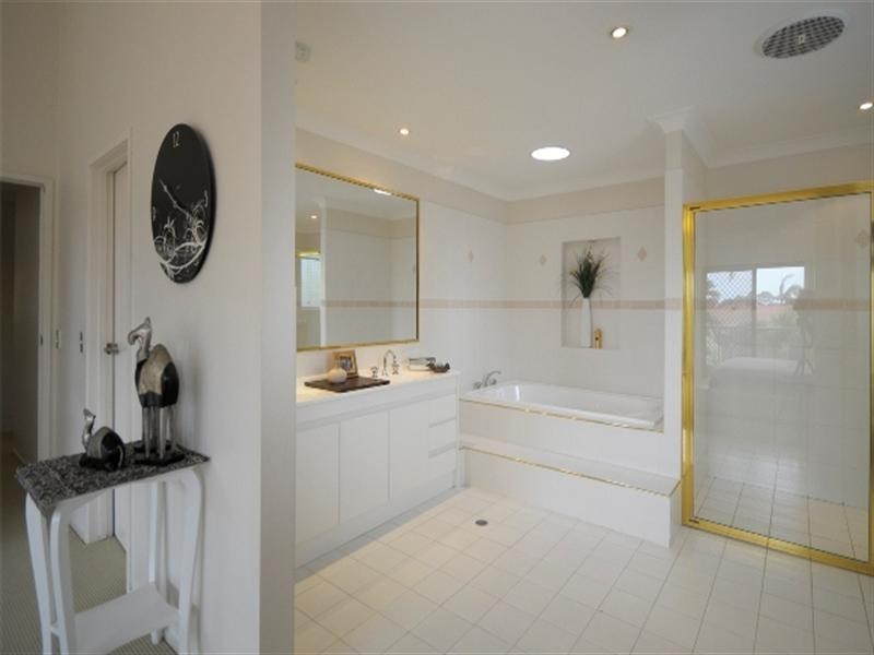 13 Compass Court, Mermaid Waters QLD 4218