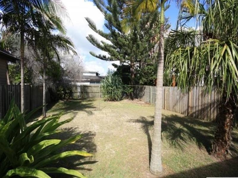 428 The Esplanade, Palm Beach QLD 4221