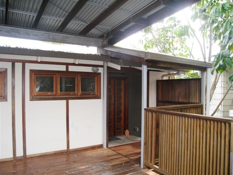 114 Ocean Parade, Burleigh Heads QLD 4220