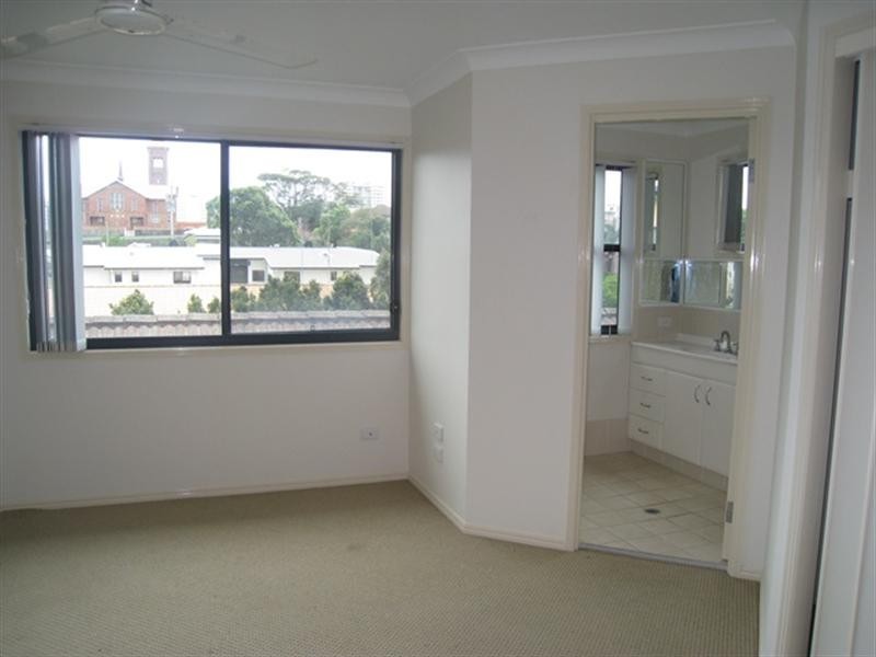 2/78 Mclean Street, Coolangatta QLD 4225