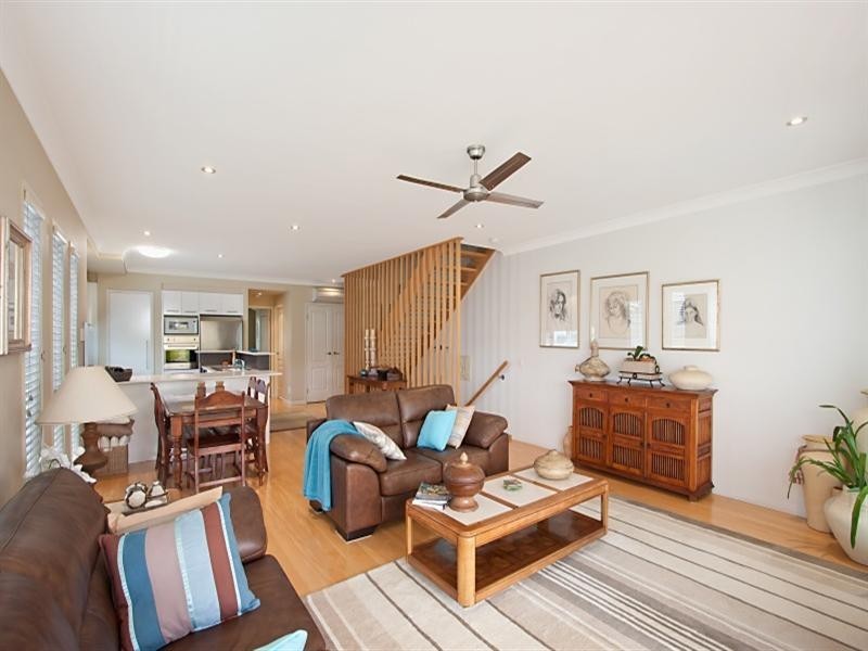 2/195 Golden Four Drive, Bilinga QLD 4225