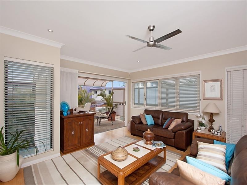 2/195 Golden Four Drive, Bilinga QLD 4225