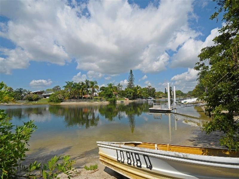 2 Driver Court, Mermaid Waters QLD 4218