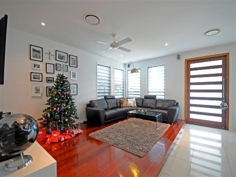 2 Driver Court, Mermaid Waters QLD 4218