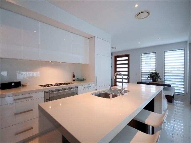 2 Driver Court, Mermaid Waters QLD 4218