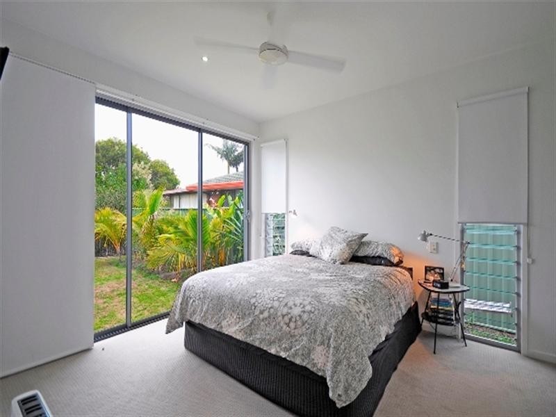 2 Driver Court, Mermaid Waters QLD 4218