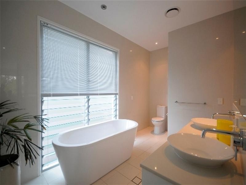 2 Driver Court, Mermaid Waters QLD 4218