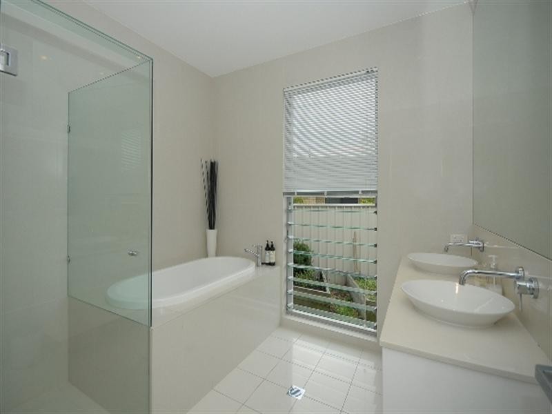 2 Driver Court, Mermaid Waters QLD 4218