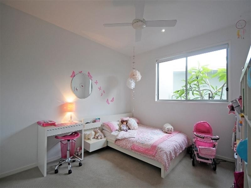 2 Driver Court, Mermaid Waters QLD 4218