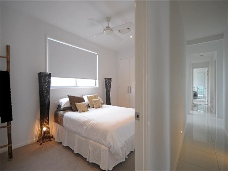 2 Driver Court, Mermaid Waters QLD 4218