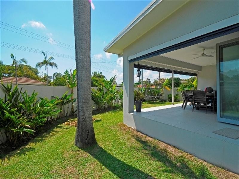 2 Driver Court, Mermaid Waters QLD 4218