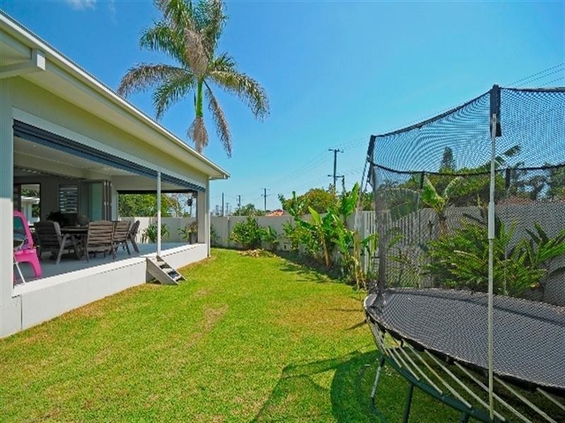 2 Driver Court, Mermaid Waters QLD 4218