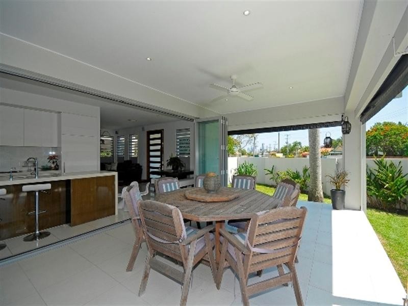 2 Driver Court, Mermaid Waters QLD 4218