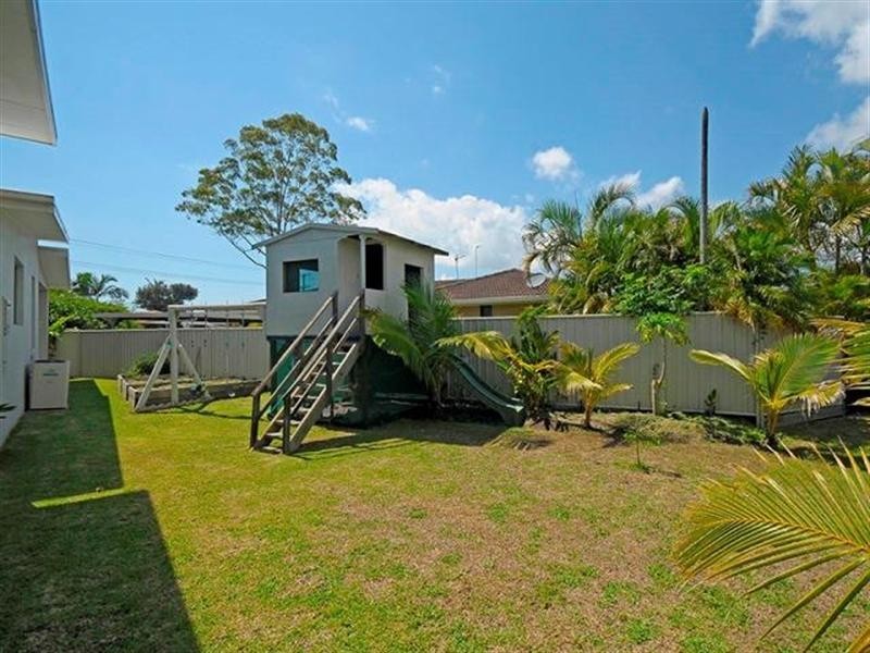 2 Driver Court, Mermaid Waters QLD 4218