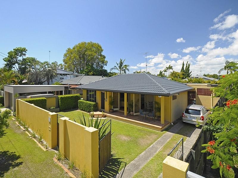 48 Coogeen Street, Sorrento QLD 4217