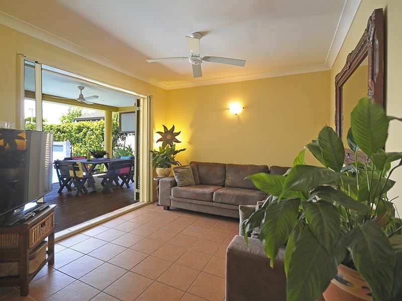 48 Coogeen Street, Sorrento QLD 4217